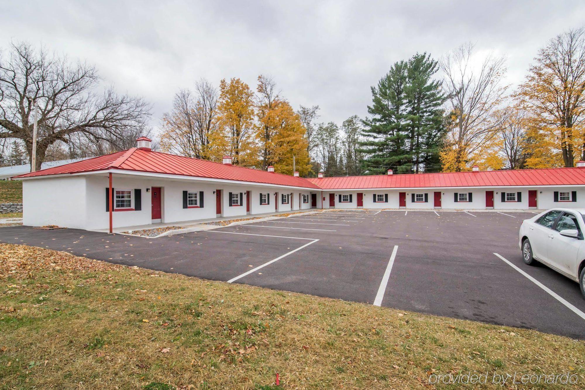Econo Lodge St. Albans Exterior foto
